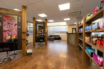 Office/Retail Space With High Profile