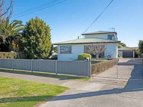 13 Harold Holt Avenue, Onekawa