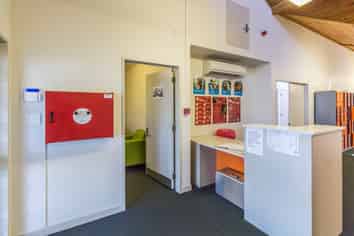 294M2 OFFICE ON ROULSTON