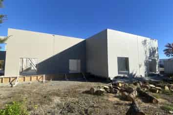 Unique Lakeside Setting - 178m2 (approx)