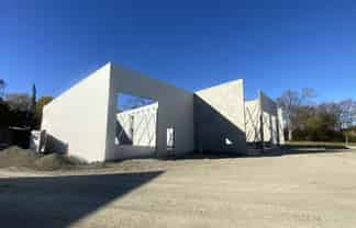 Unique Lakeside Setting - 178m2 (approx)