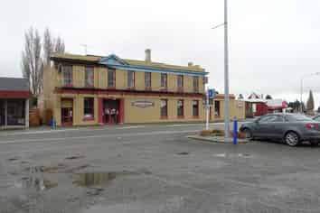 Lumsden Hotel, Business $215,000