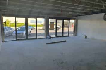 Restaurant or retail opportunity