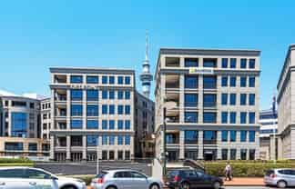 Inspiring Viaduct Office