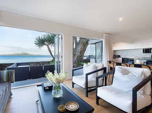 2/259 Hurstmere Road, Takapuna