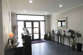 6 Unit (Investment) Property