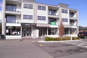 Sunny Street Frontage Retail Opportunity