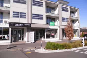 Sunny Street Frontage Retail Opportunity