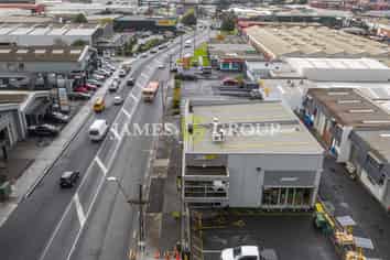 FULLY FURNISHED - 65sqm high exposure office