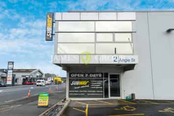 FULLY FURNISHED - 65sqm high exposure office