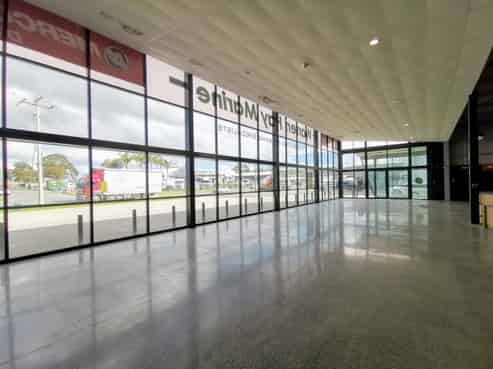 Premium showroom and warehouse