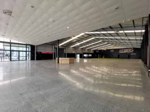 Premium showroom and warehouse