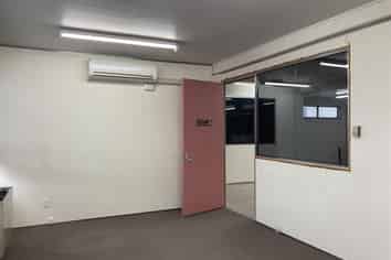 Prime Location in the Petone Precinct