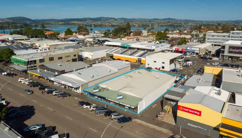 100 First Avenue, Avenues