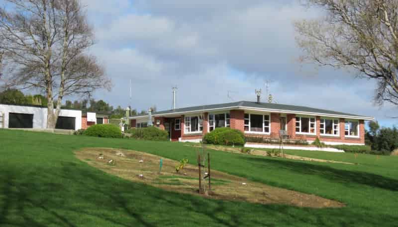  906 Waimahaka Fortification Road, 