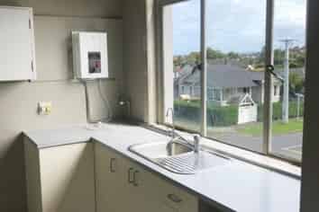 GRAND EXPOSURE ON GREENWOODS CORNER!