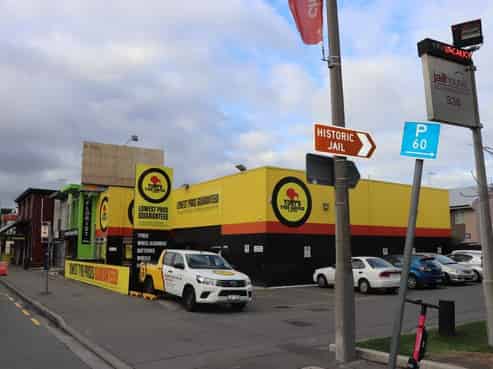 Lincoln Road garage/workshop opportunity