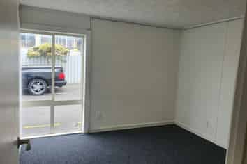 High profile office/showroom