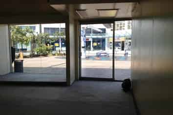 Centrally located retail premises in Hartham Place