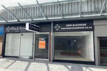 Centrally located retail premises in Hartham Place