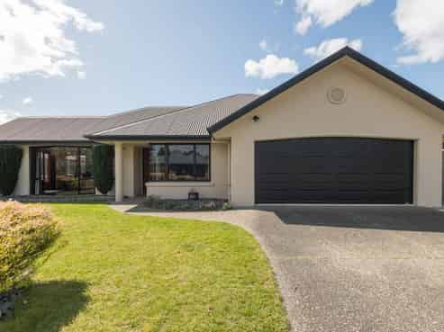 9 Ashdonleigh Grove, Stoke