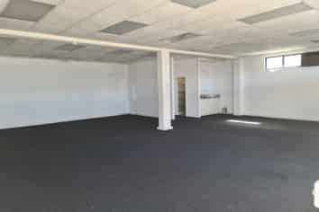 Office or retail - your choice!