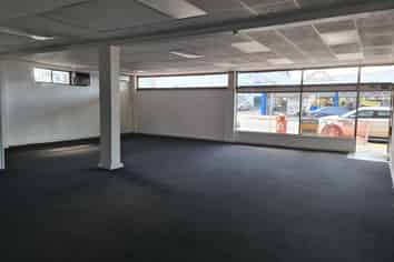 Office or retail - your choice!