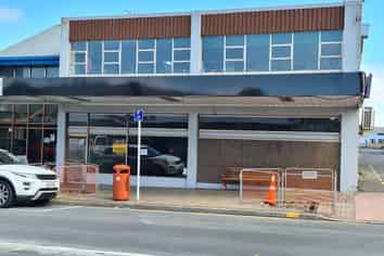 Office or retail - your choice!