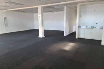 Office or retail - your choice!