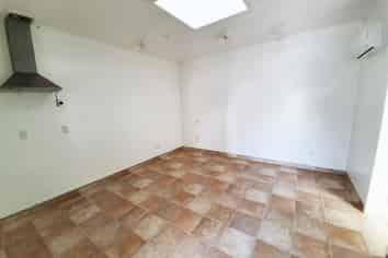 Tidy commercial/storage unit