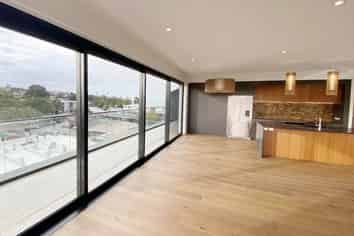 501/4 Bute Road, Browns Bay