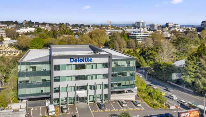 24 Anzac Parade, Hamilton East