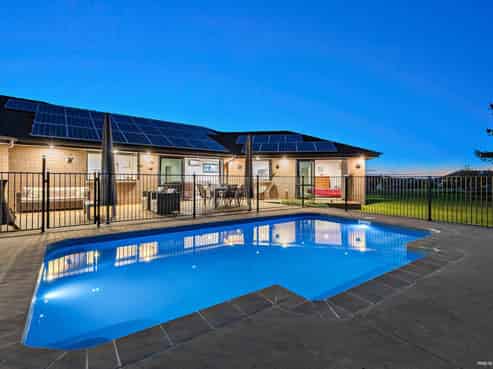 1 Coach Road, Kingseat