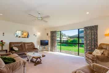 76 Parata St, Waikanae