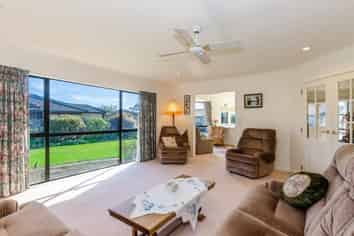 76 Parata St, Waikanae