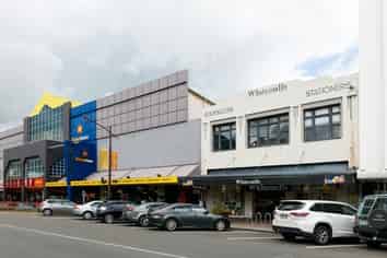 For Lease high profile on Broadway Avenue