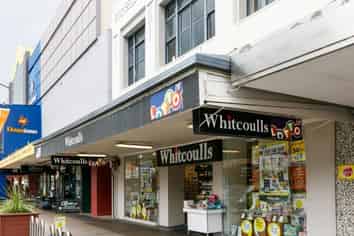 For Lease high profile on Broadway Avenue