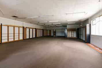 For Lease high profile on Broadway Avenue