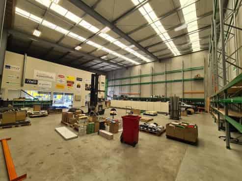 A-grade high stud warehouse on Paramount Drive