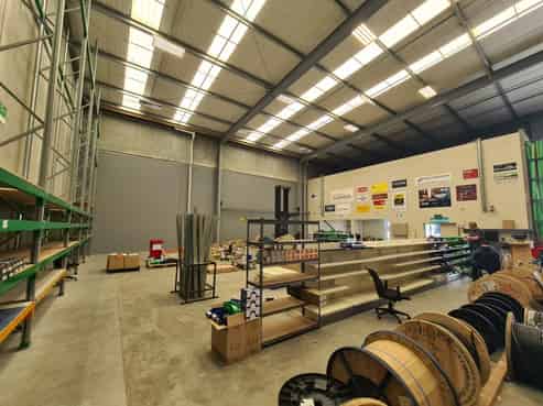 A-grade high stud warehouse on Paramount Drive