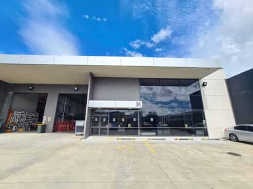 A-grade high stud warehouse on Paramount Drive