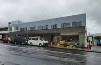 ROSEBANK ROAD RETAIL UNIT  AVAILABLE NOW  