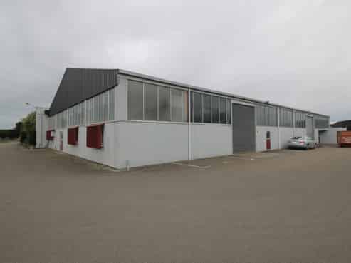 Industrial warehouse for lease
