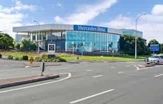 Immaculate Showroom, Office & Warehouse!