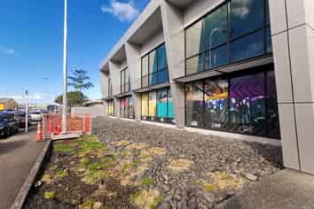 Modern office, prime location, every amenity