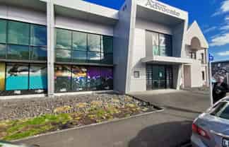 Modern office, prime location, every amenity