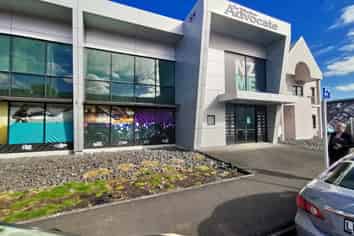 Modern office, prime location, every amenity