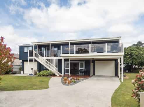 2 Banks Street, Cooks Beach