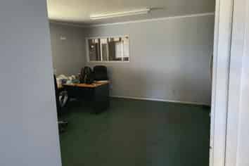 Large flexible warehouse with options