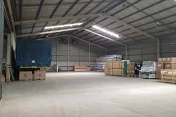 Large flexible warehouse with options